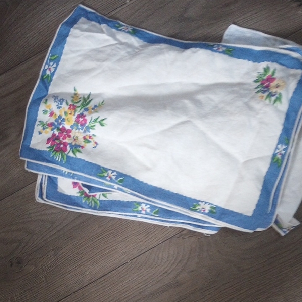 Floral Blue and White Table Linens